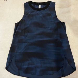 Athleta size XS Zephyr Print tank in blurred camo